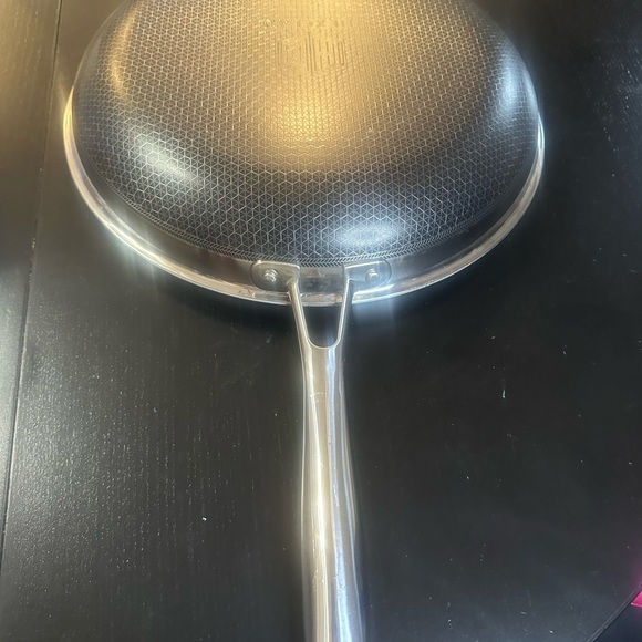 Premium Non-Stick Skillet with Metallic Handle - Picture 3 of 7